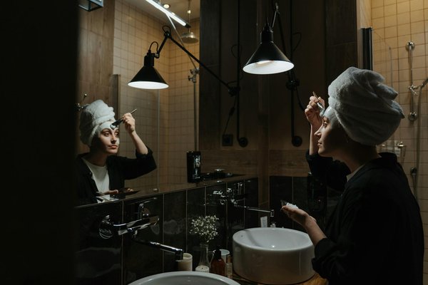 Essential Seasonal Blooms to Elevate Your DIY Home Spa Retreat